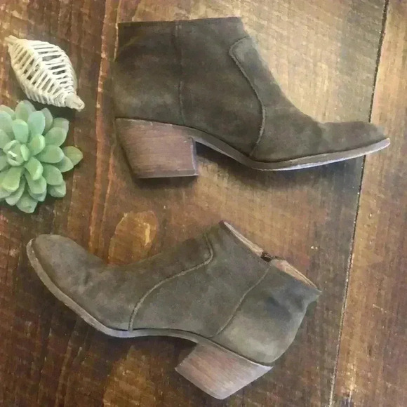 Madewell | Brown Suede Ankle Booties - Picture 3 of 7